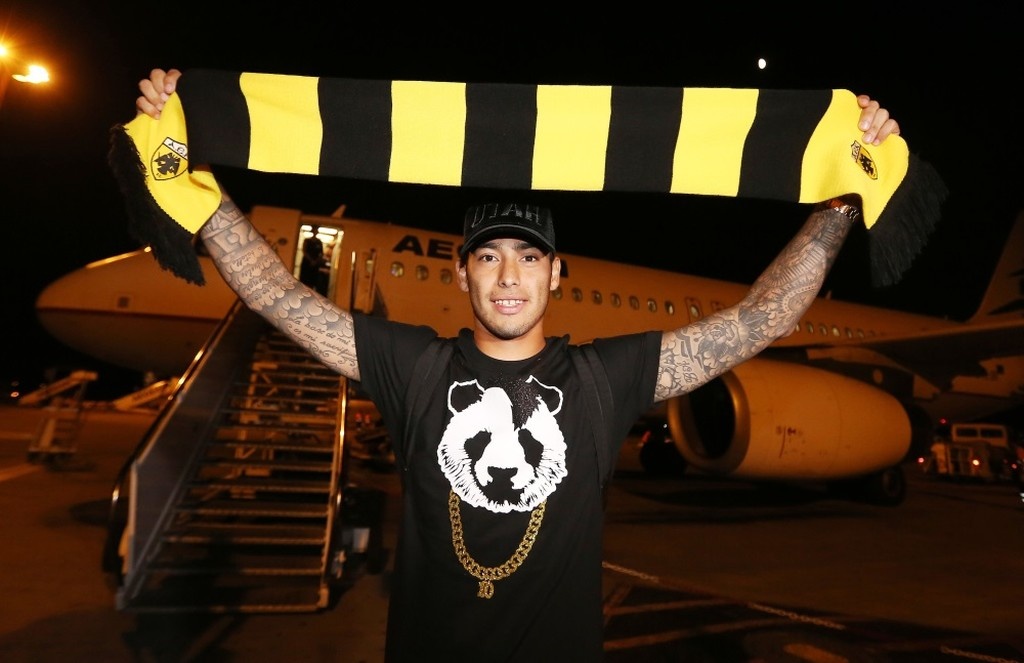 ΑΕΚ: Χαμός στο αεροδρόμιο για τον Αραούχο! (pics, vids)