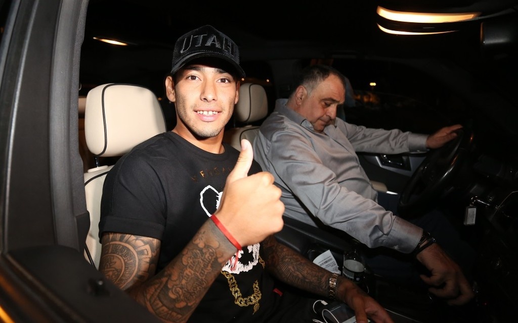 ΑΕΚ: Χαμός στο αεροδρόμιο για τον Αραούχο! (pics, vids)