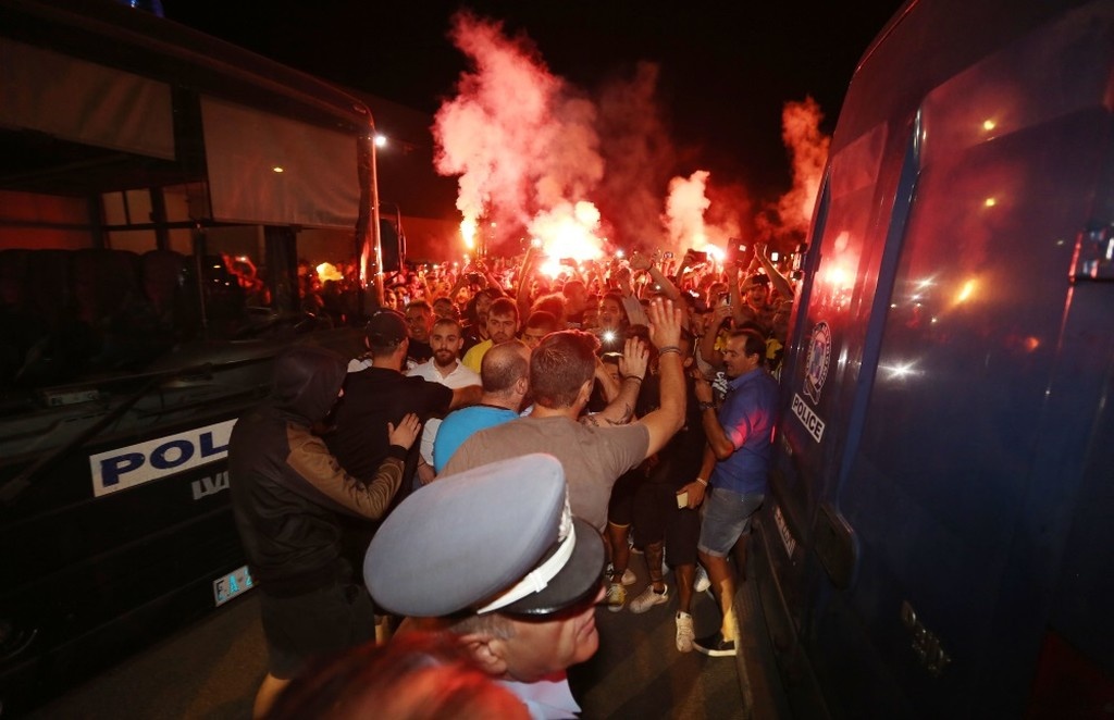 ΑΕΚ: Χαμός στο αεροδρόμιο για τον Αραούχο! (pics, vids)