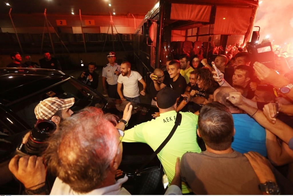 ΑΕΚ: Χαμός στο αεροδρόμιο για τον Αραούχο! (pics, vids)