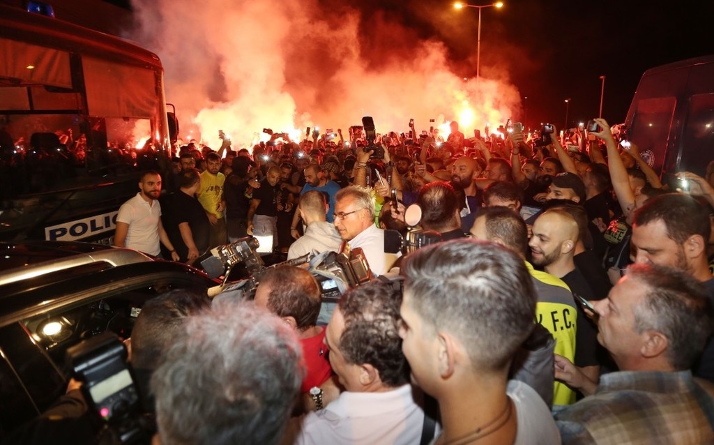 ΑΕΚ: Χαμός στο αεροδρόμιο για τον Αραούχο! (pics, vids)