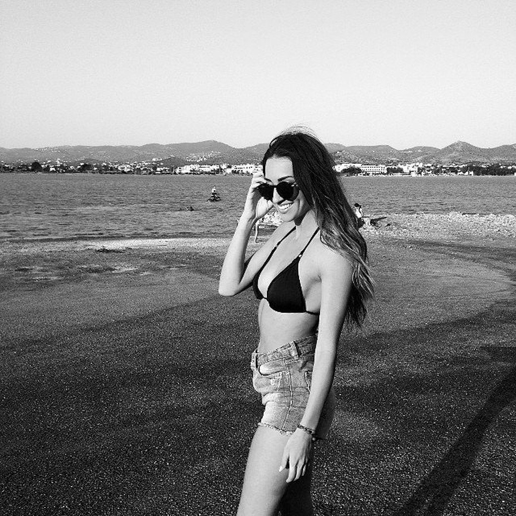 Η Ελληνίδα αεροσυνοδός με τις καυτές πόζες στο Instagram!