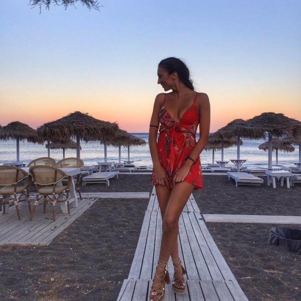 Η Ελληνίδα αεροσυνοδός με τις καυτές πόζες στο Instagram!