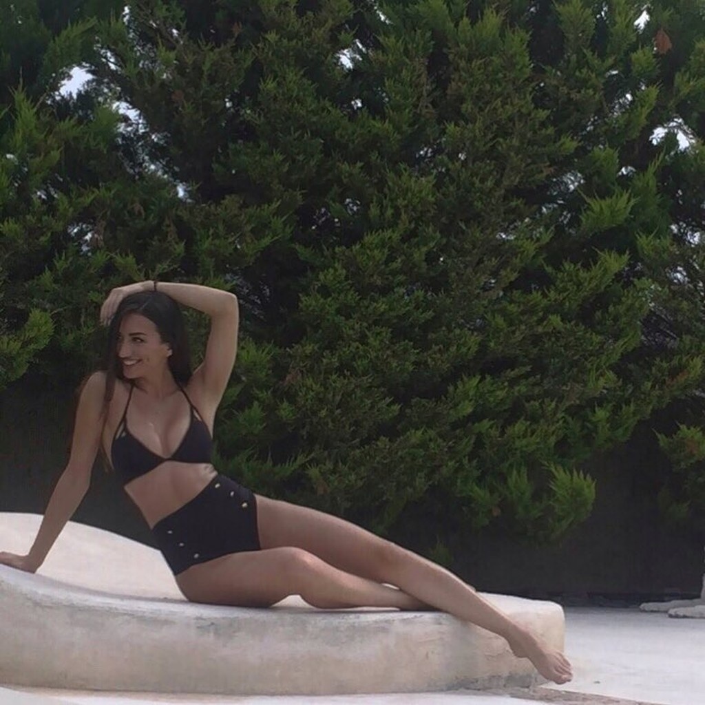 Η Ελληνίδα αεροσυνοδός με τις καυτές πόζες στο Instagram!