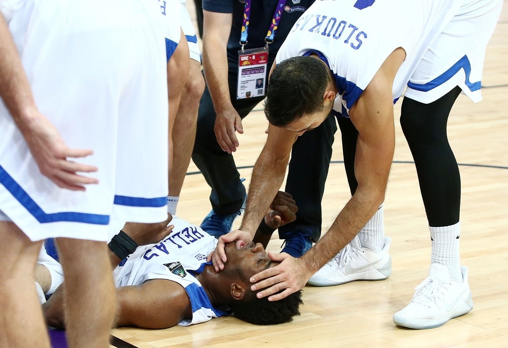 Ο σοκαριστικός τραυματισμός του Θανάση Αντετοκούνμπο! (photos)