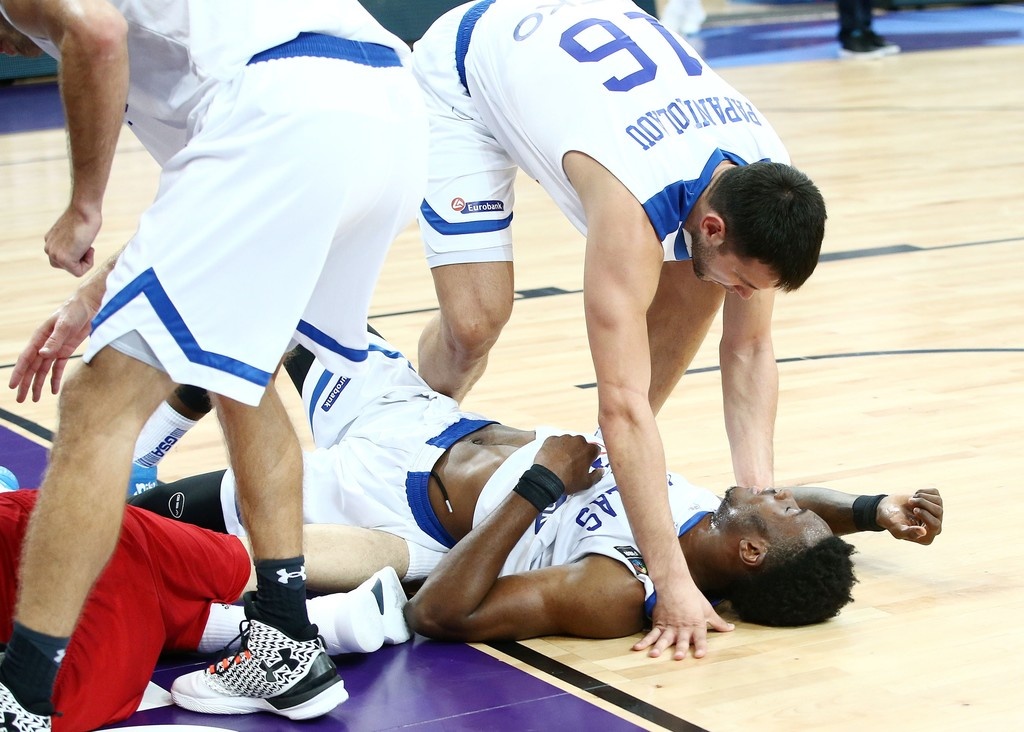 Ο σοκαριστικός τραυματισμός του Θανάση Αντετοκούνμπο! (photos)