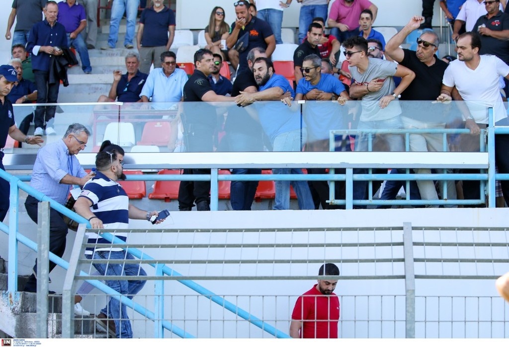 Χαμός στα Χανιά: Την «έπεσαν» στον πρόεδρο του Αχαρναϊκού! (pics)