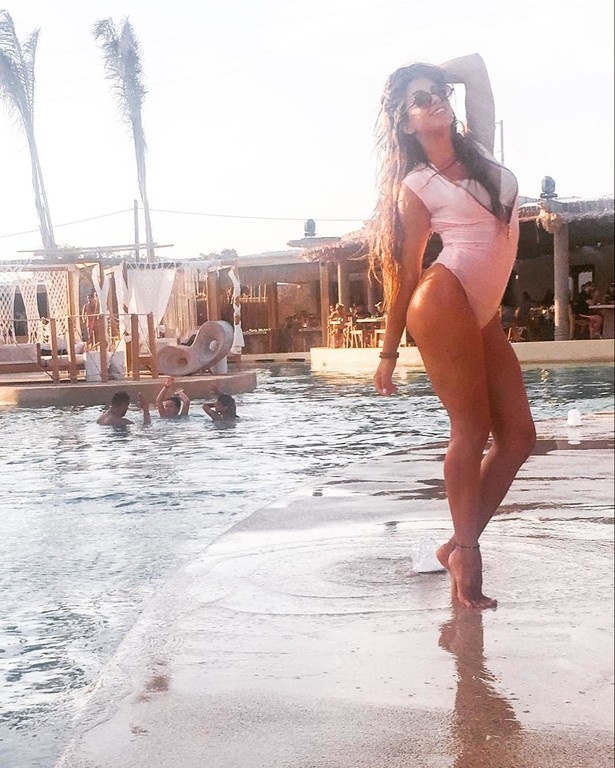 Καυτή Ελληνίδα χορεύτρια σε κολασμένες πόζες στο Instagram!