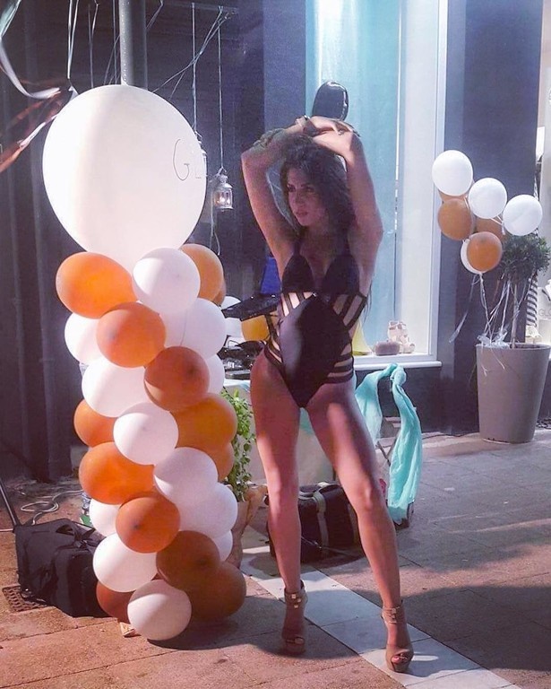 Καυτή Ελληνίδα χορεύτρια σε κολασμένες πόζες στο Instagram!