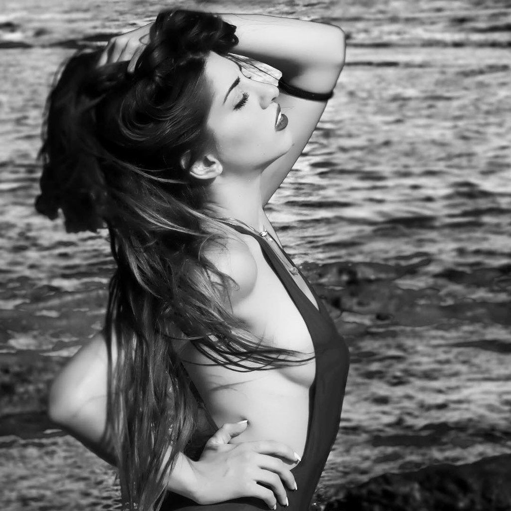 Καυτή Ελληνίδα χορεύτρια σε κολασμένες πόζες στο Instagram!