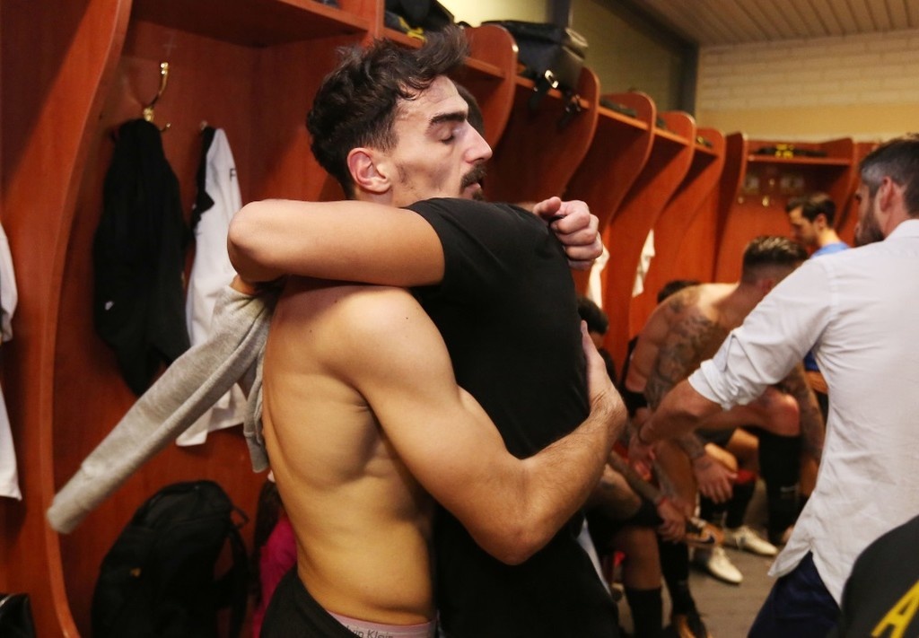 ΑΕΚ-Ολυμπιακός 3-2: Στήθηκε πάρτι στα κιτρινόμαυρα αποδυτήρια (pics)