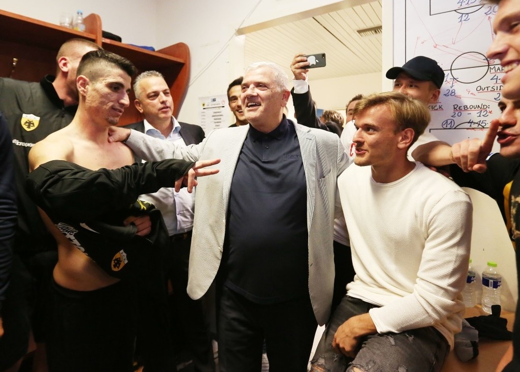 ΑΕΚ-Ολυμπιακός 3-2: Στήθηκε πάρτι στα κιτρινόμαυρα αποδυτήρια (pics)