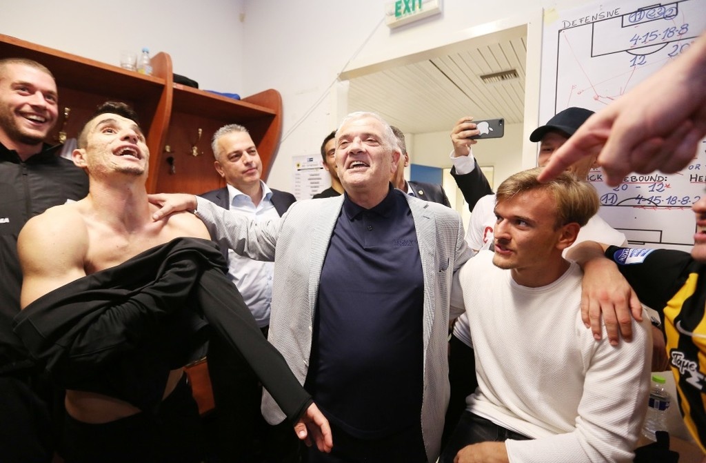 ΑΕΚ-Ολυμπιακός 3-2: Στήθηκε πάρτι στα κιτρινόμαυρα αποδυτήρια (pics)