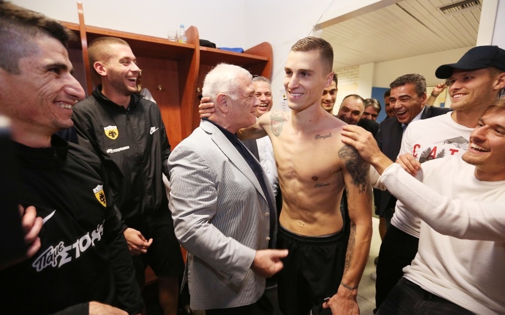 ΑΕΚ-Ολυμπιακός 3-2: Στήθηκε πάρτι στα κιτρινόμαυρα αποδυτήρια (pics)