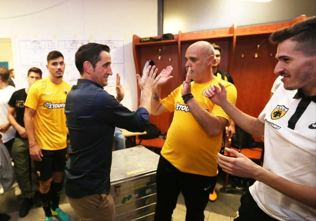 ΑΕΚ-Ολυμπιακός 3-2: Στήθηκε πάρτι στα κιτρινόμαυρα αποδυτήρια (pics)