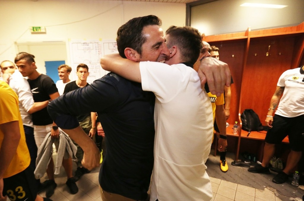 ΑΕΚ-Ολυμπιακός 3-2: Στήθηκε πάρτι στα κιτρινόμαυρα αποδυτήρια (pics)