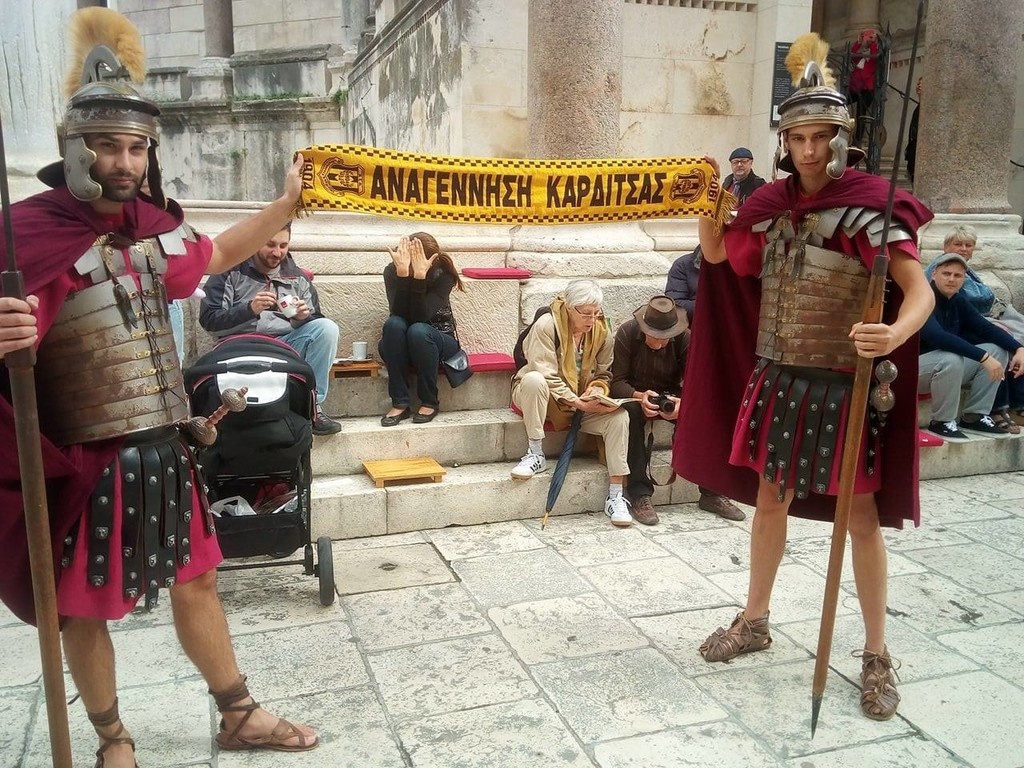 Ave ΑΣΑ! Οι Ρωμαίοι σε χαιρετούν (pic)