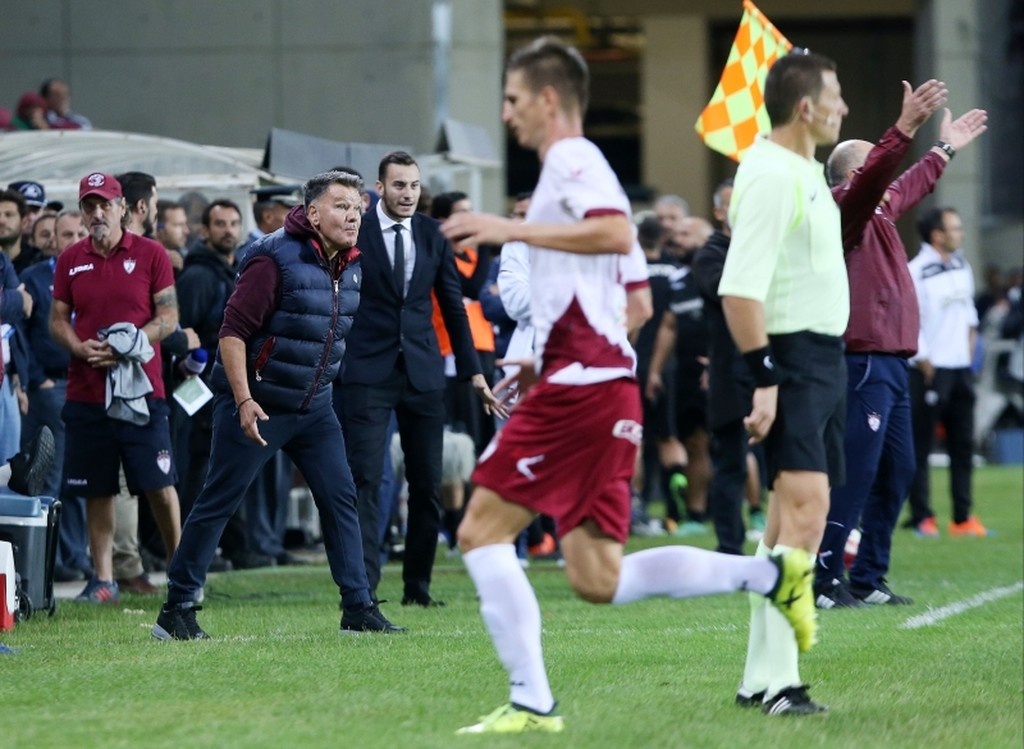 Τρομερά σκηνικά στην Λάρισα: Έφτυσε τον Ελ Καντουρί ο Κούγιας (vid)