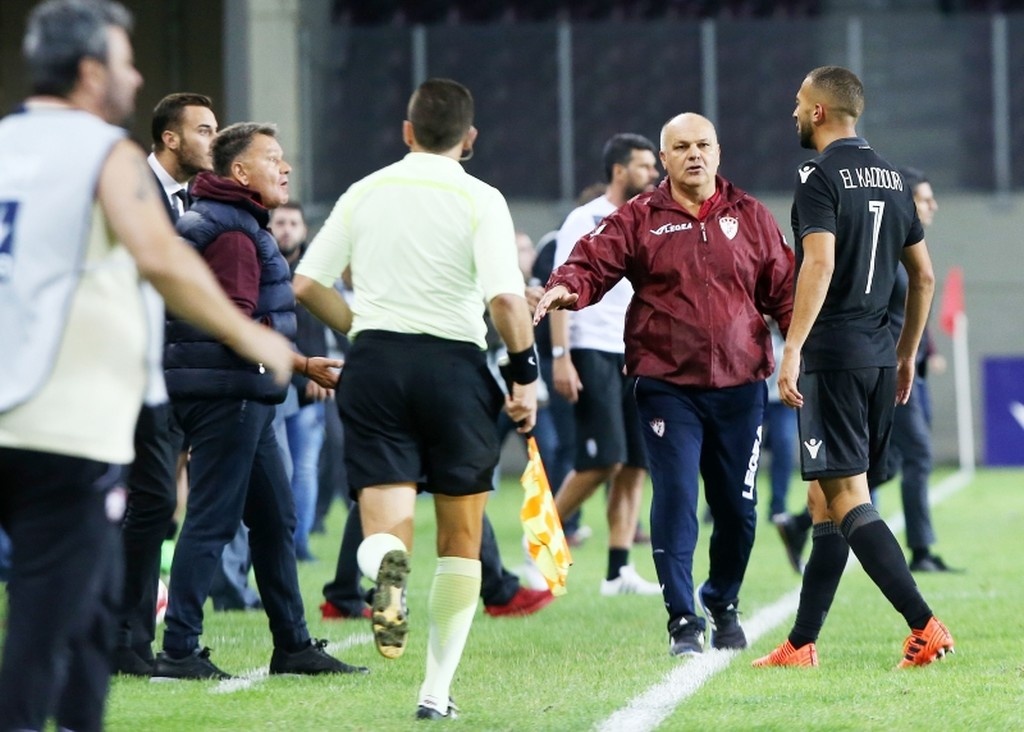 Τρομερά σκηνικά στην Λάρισα: Έφτυσε τον Ελ Καντουρί ο Κούγιας (vid)