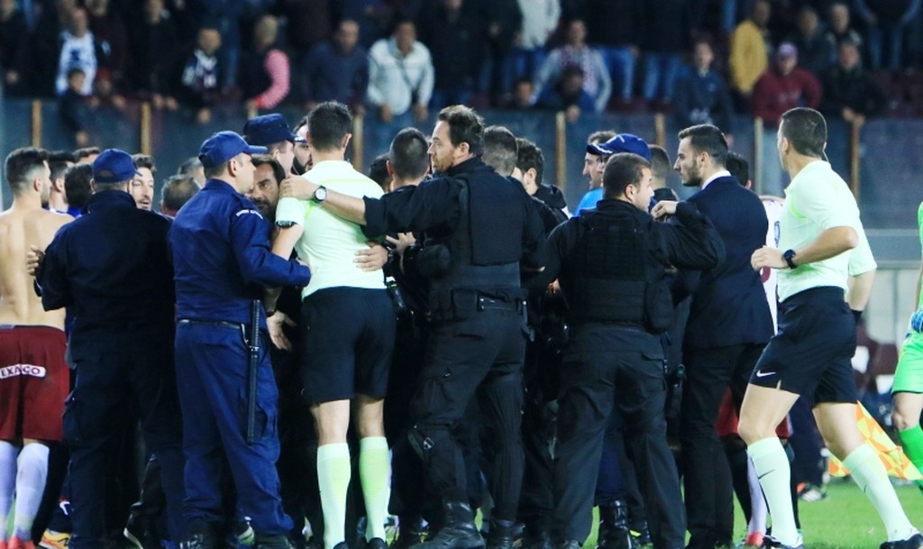 Τρομερά σκηνικά στην Λάρισα: Έφτυσε τον Ελ Καντουρί ο Κούγιας (vid)