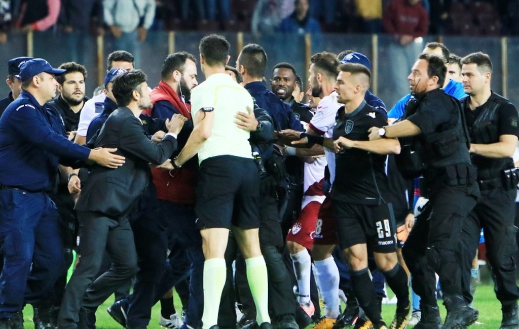 Τρομερά σκηνικά στην Λάρισα: Έφτυσε τον Ελ Καντουρί ο Κούγιας (vid)