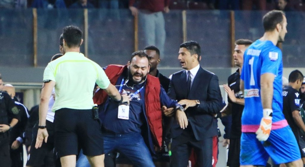 Καρέ καρέ τα επεισόδια στο ΑΕΛ-ΠΑΟΚ και το φτύσιμο του Κούγια (pics)