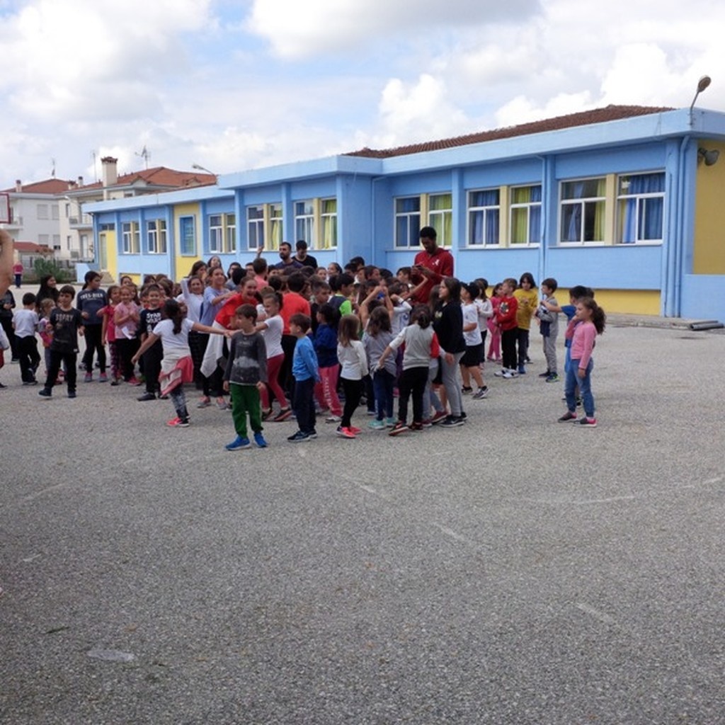 Επισκέφτηκαν σχολεία παίκτες των Τρικάλων BC Aries