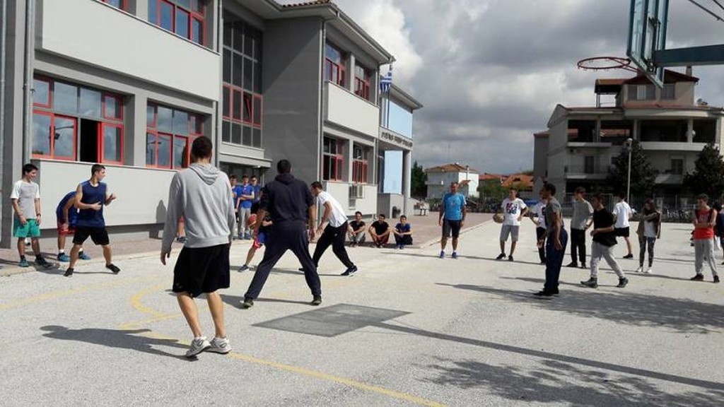 Επισκέφτηκαν σχολεία παίκτες των Τρικάλων BC Aries