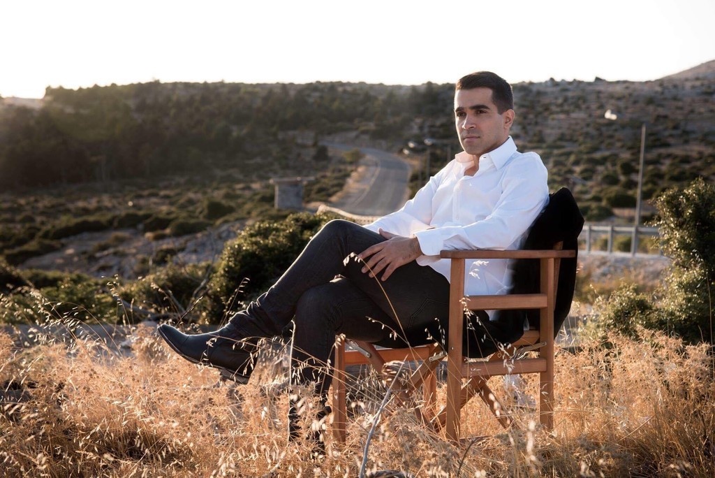 Βασίλης Δήμας: «Ρισκάρει» με το νέο του τραγούδι και αποκαλύπτει άγνωστες πτυχές της ζωής του