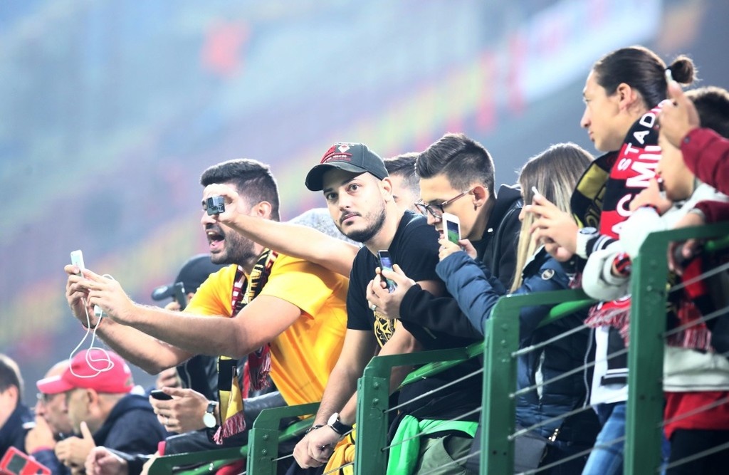 «Τρέλαναν» το «Σαν Σίρο» οι οπαδοί της ΑΕΚ! (vid,pics)