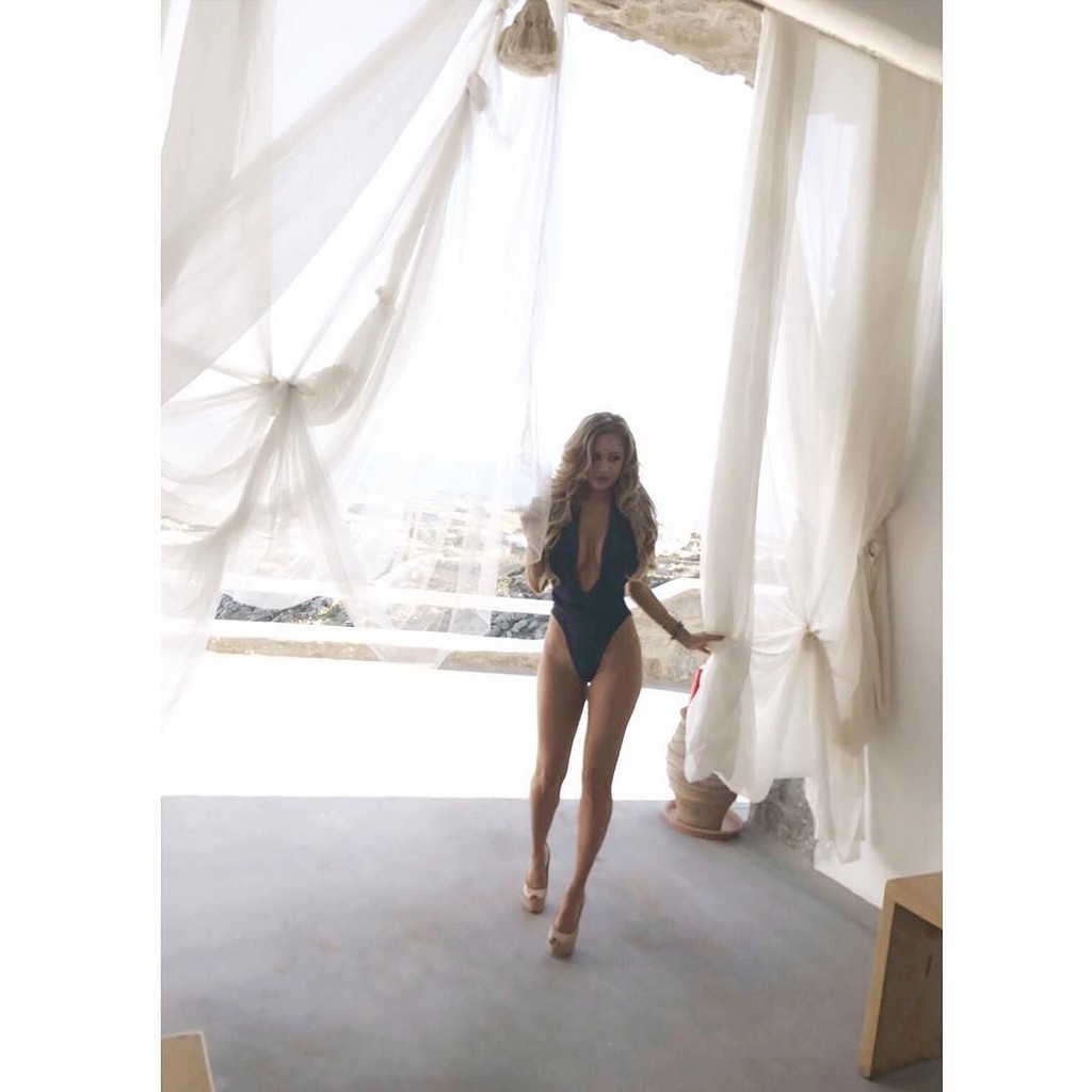 Γνωστή ηθοποιός σε καυτές πόζες στο Instagram