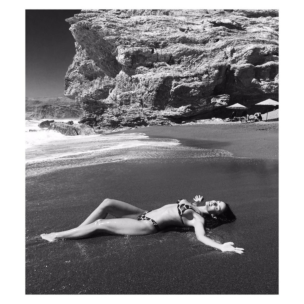 Φωτιά! Η Φουρέιρα του Μποτία με καυτά μαύρα εσώρουχα!