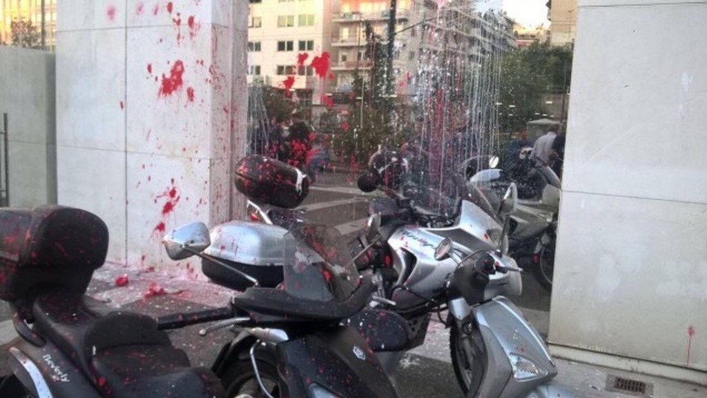 Ολυμπιακός-ΠΑΟΚ: «Ντου» στο «Έθνος» του Σαββίδη από οπαδούς του Ολυμπιακού! (pics)