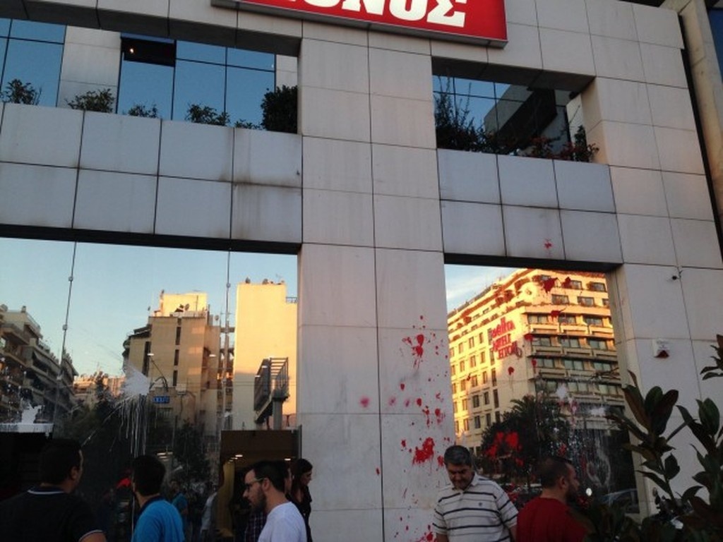 Ολυμπιακός-ΠΑΟΚ: «Ντου» στο «Έθνος» του Σαββίδη από οπαδούς του Ολυμπιακού! (pics)