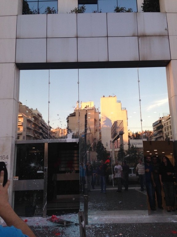 Ολυμπιακός-ΠΑΟΚ: «Ντου» στο «Έθνος» του Σαββίδη από οπαδούς του Ολυμπιακού! (pics)