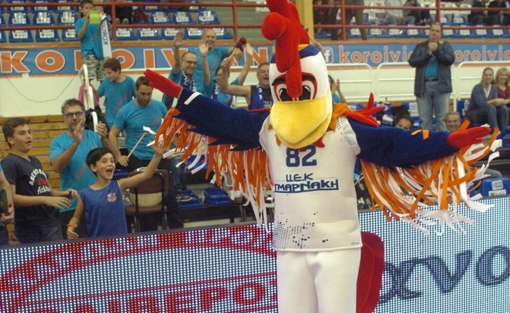 Τα.. σπάει η νέα μασκότ του Κόροιβου (pics)