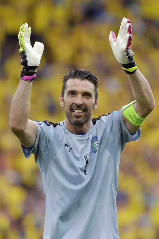 Ιταλία: Αυτές είναι οι 10 απίστευτες αποκρούσεις του θρύλου Τζίτζι Μπουφόν! (photos+video)