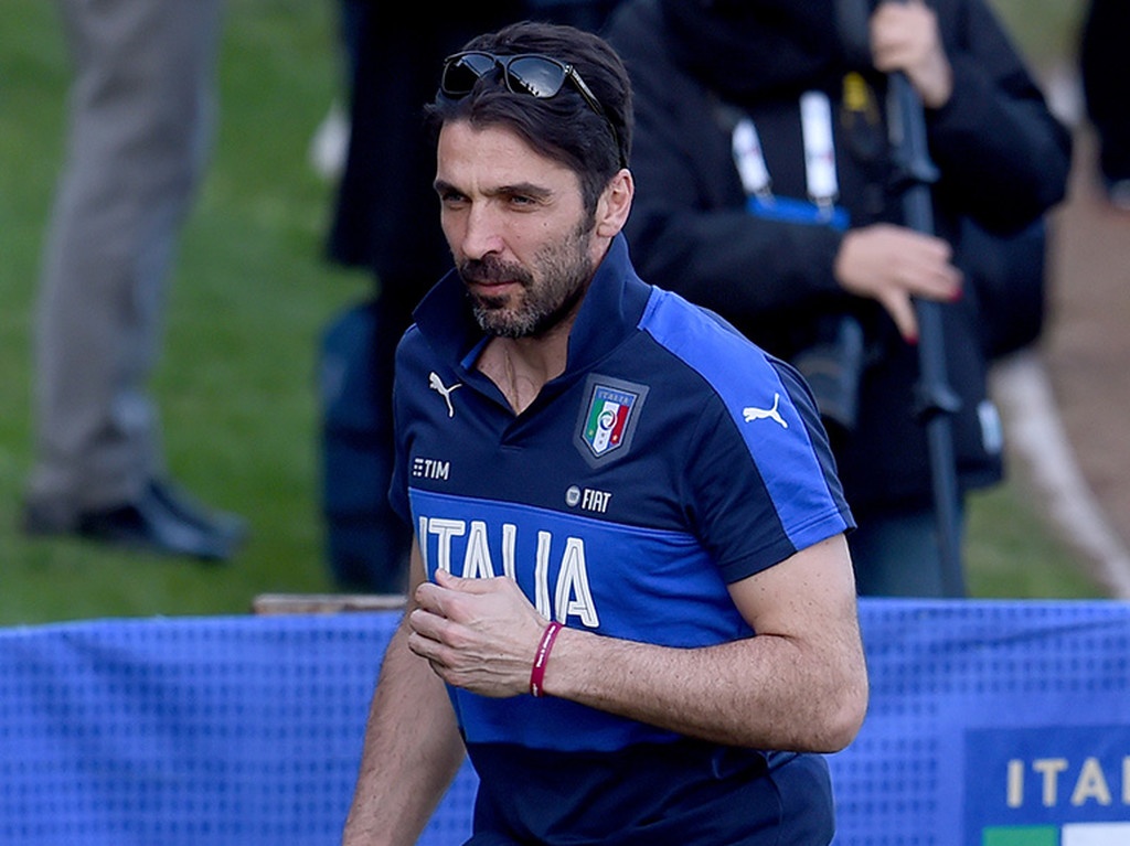 Ιταλία: Αυτές είναι οι 10 απίστευτες αποκρούσεις του θρύλου Τζίτζι Μπουφόν! (photos+video)