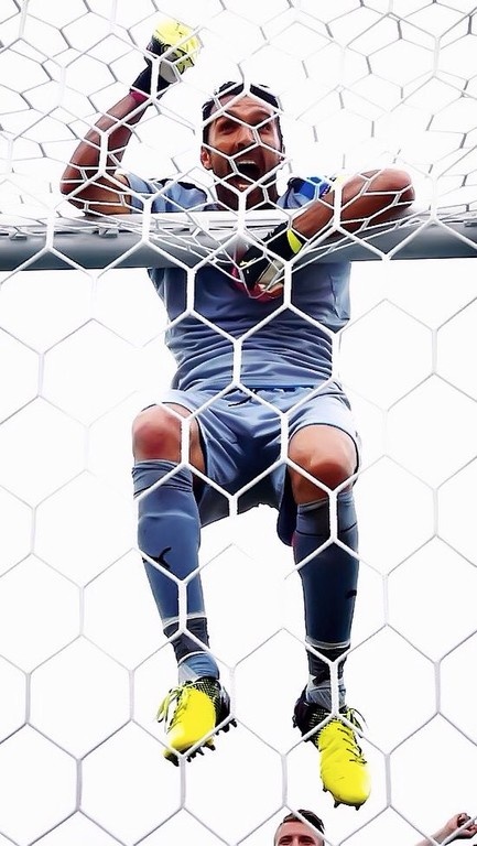 Ιταλία: Αυτές είναι οι 10 απίστευτες αποκρούσεις του θρύλου Τζίτζι Μπουφόν! (photos+video)