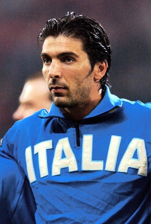 Ιταλία: Αυτές είναι οι 10 απίστευτες αποκρούσεις του θρύλου Τζίτζι Μπουφόν! (photos+video)