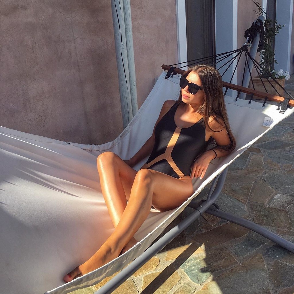 Η καυτή Βαλέρια σε αδιανόητες πόζες στο Instagram