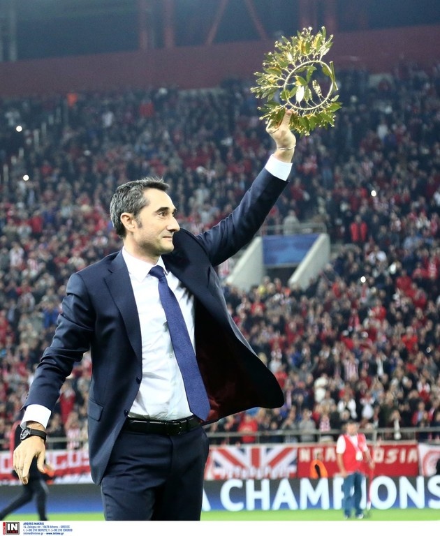 Ολυμπιακός-Μπαρτσελόνα: Η βράβευση του Βαλβέρδε και το εντυπωσιακό κορεό (vids, pics)