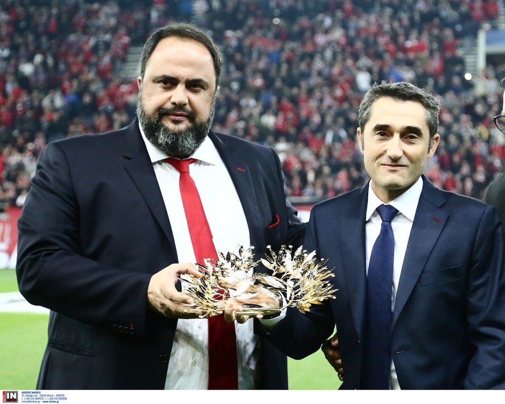 Ολυμπιακός-Μπαρτσελόνα: Η βράβευση του Βαλβέρδε και το εντυπωσιακό κορεό (vids, pics)