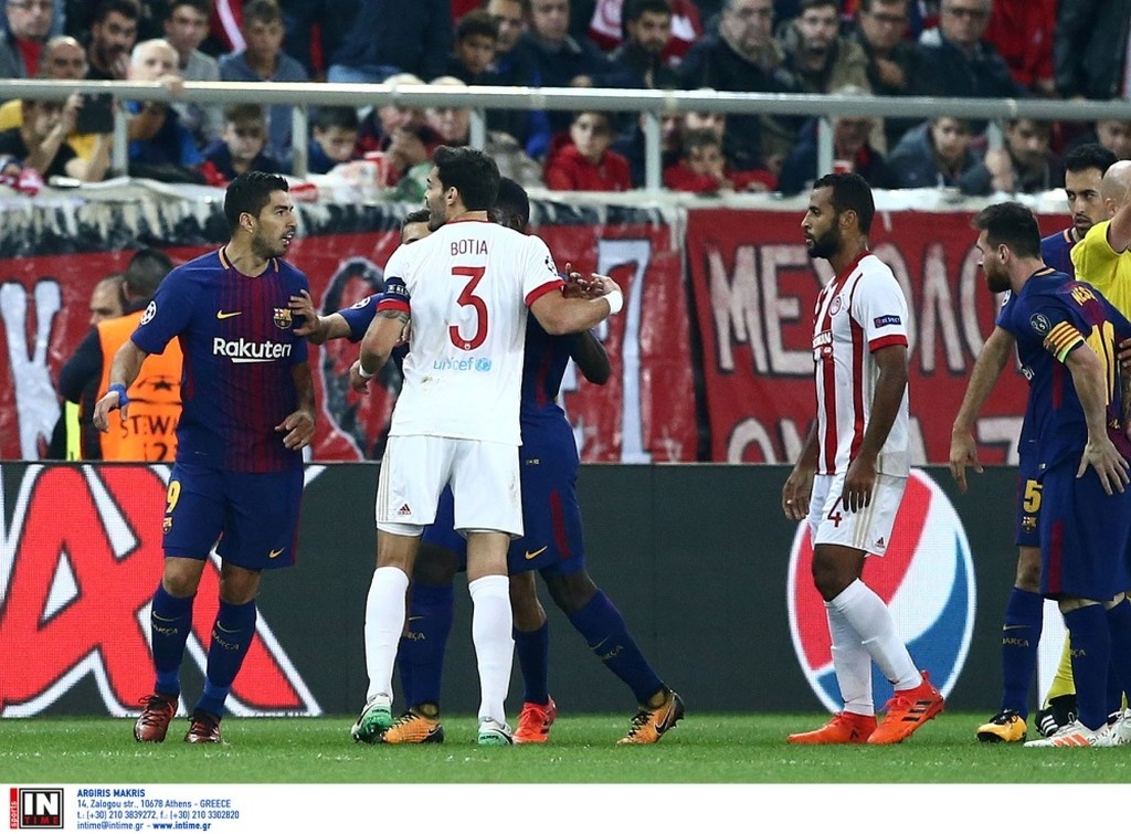 Ολυμπιακός-Μπαρτσελόνα: Το «ντου... αγάπης» στον Μέσι και η μανούρα (pics)