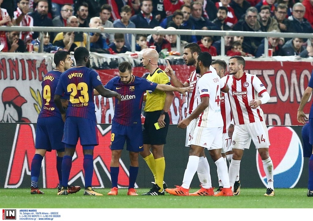 Ολυμπιακός-Μπαρτσελόνα: Το «ντου... αγάπης» στον Μέσι και η μανούρα (pics)