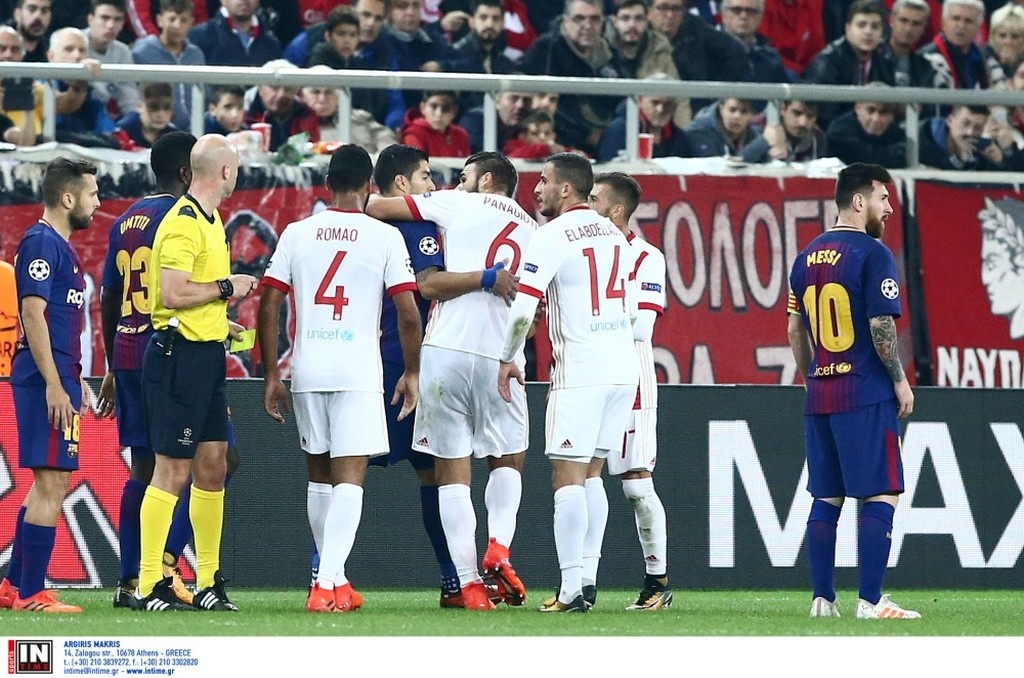 Ολυμπιακός-Μπαρτσελόνα: Το «ντου... αγάπης» στον Μέσι και η μανούρα (pics)