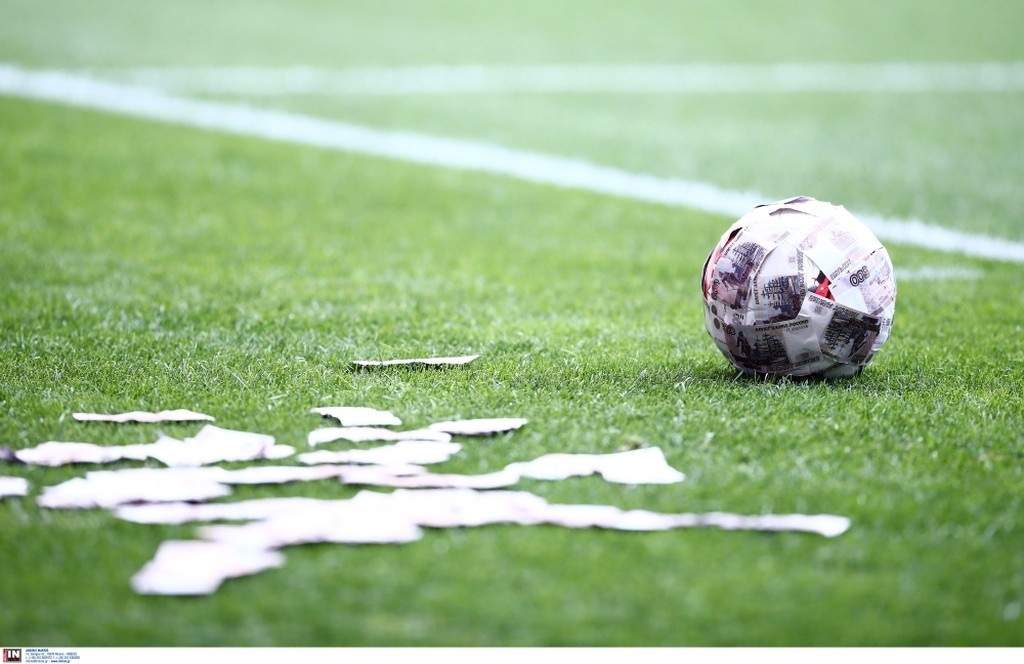 Ολυμπιακός - Πλατανιάς: Οπαδοί πέταξαν ρούβλια στους Κρητικούς! (video)