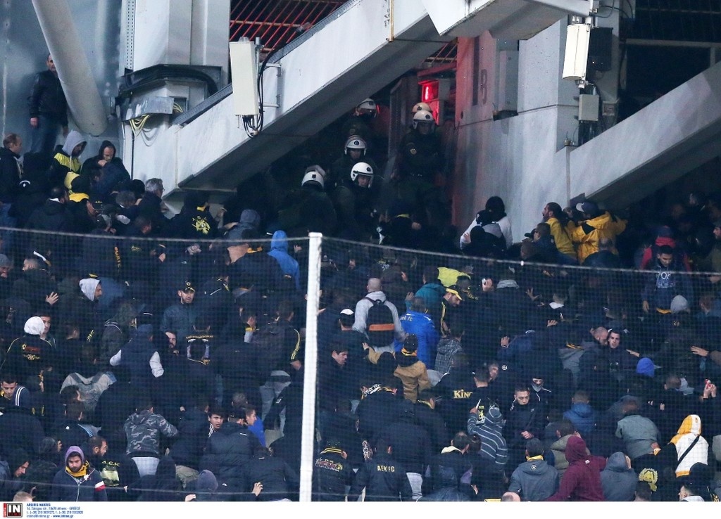 Κινδυνεύει με βαριά καμπάνα η ΑΕΚ για τα επεισόδια