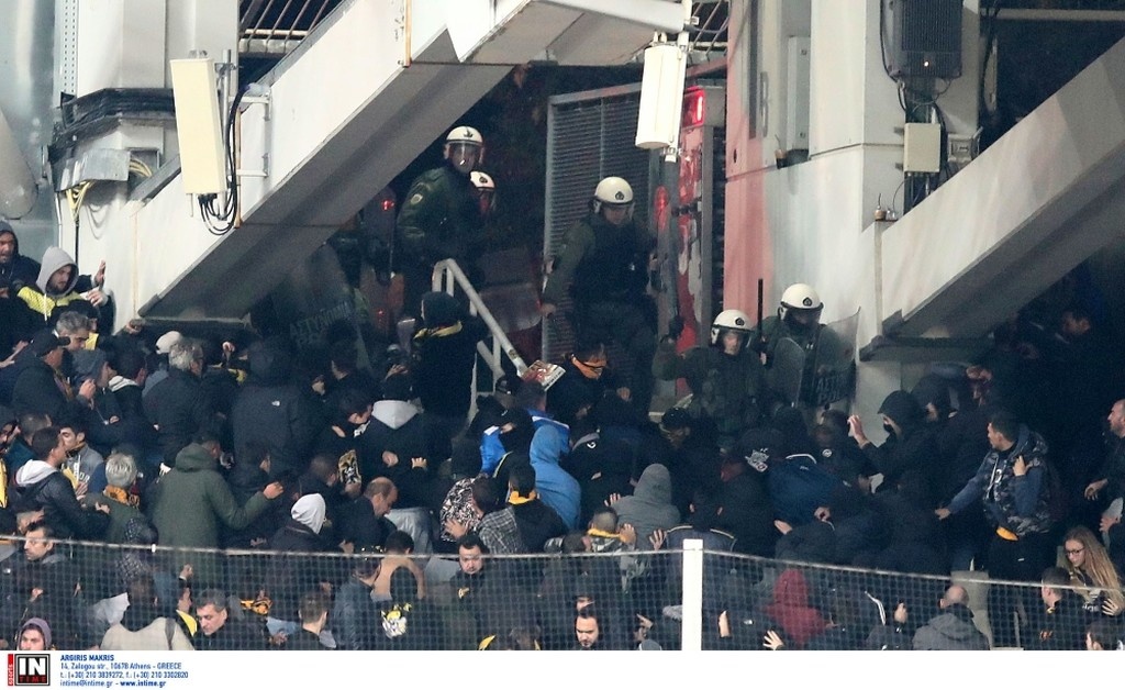 Κινδυνεύει με βαριά καμπάνα η ΑΕΚ για τα επεισόδια