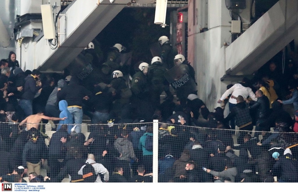 Κινδυνεύει με βαριά καμπάνα η ΑΕΚ για τα επεισόδια